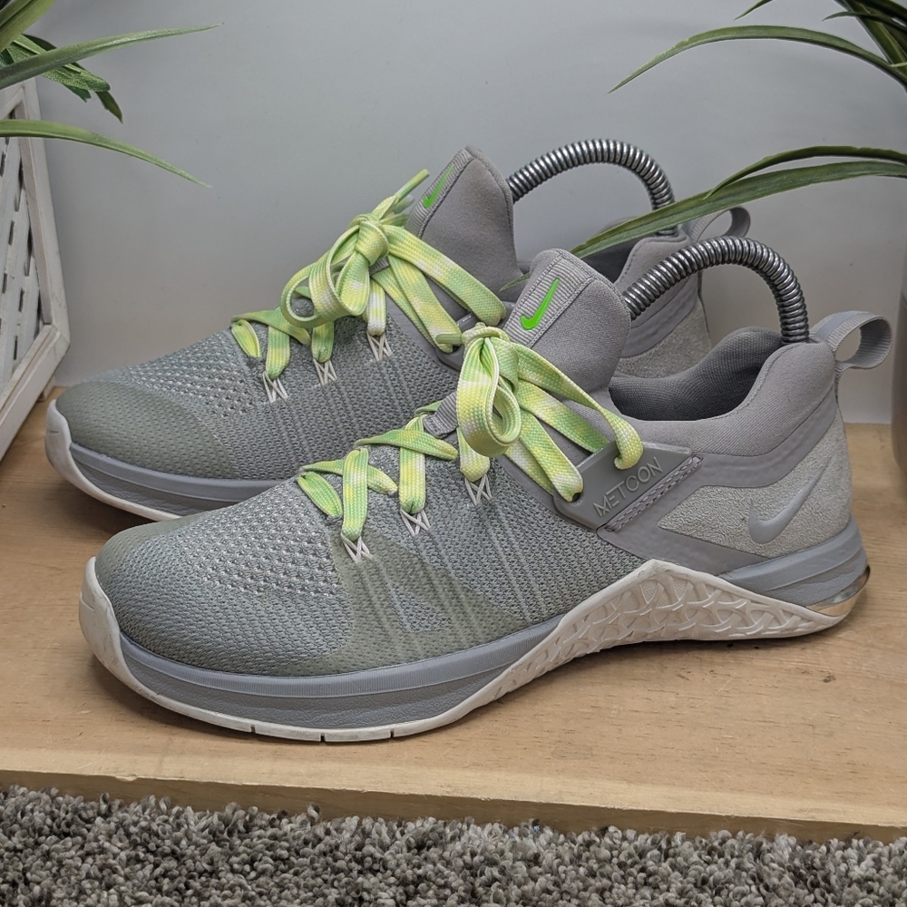 Nike Metcon Flyknit 3 Women's Size 7 Running Shoes Casual Comfort Gray Gym